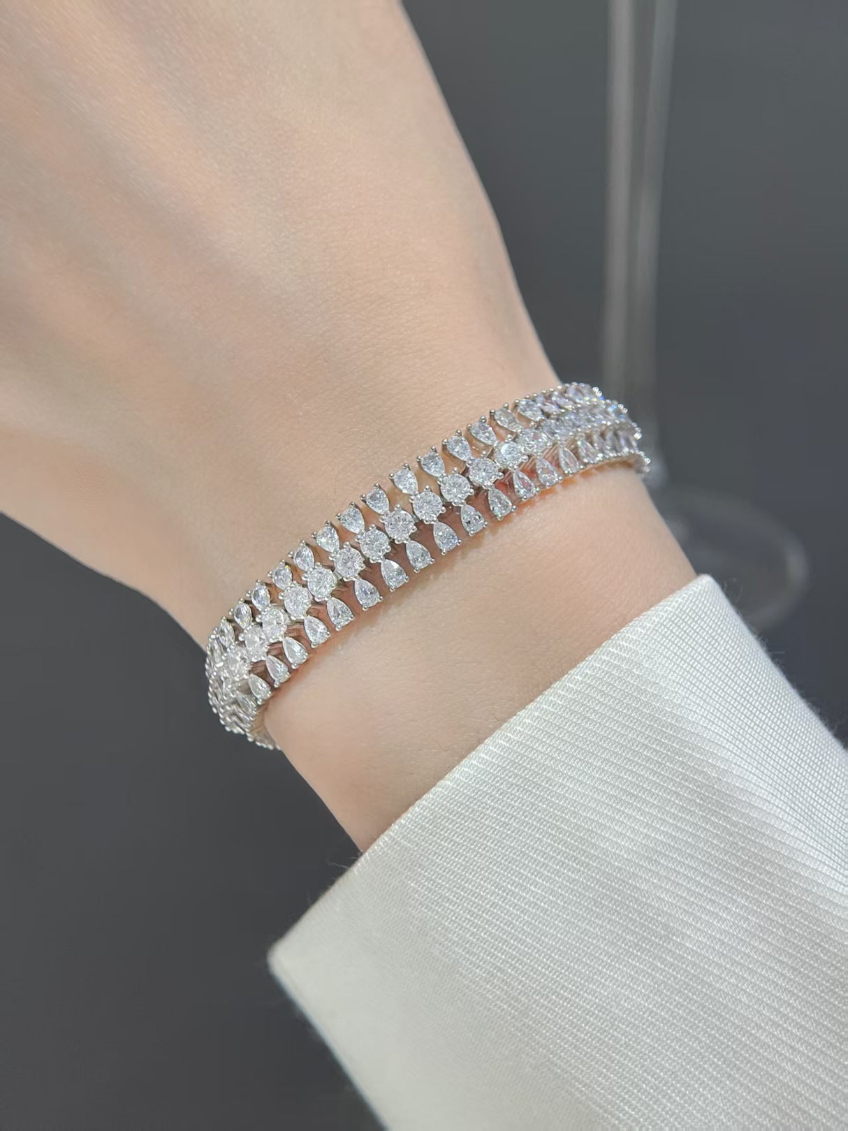 White gold high carbon flash bracelet