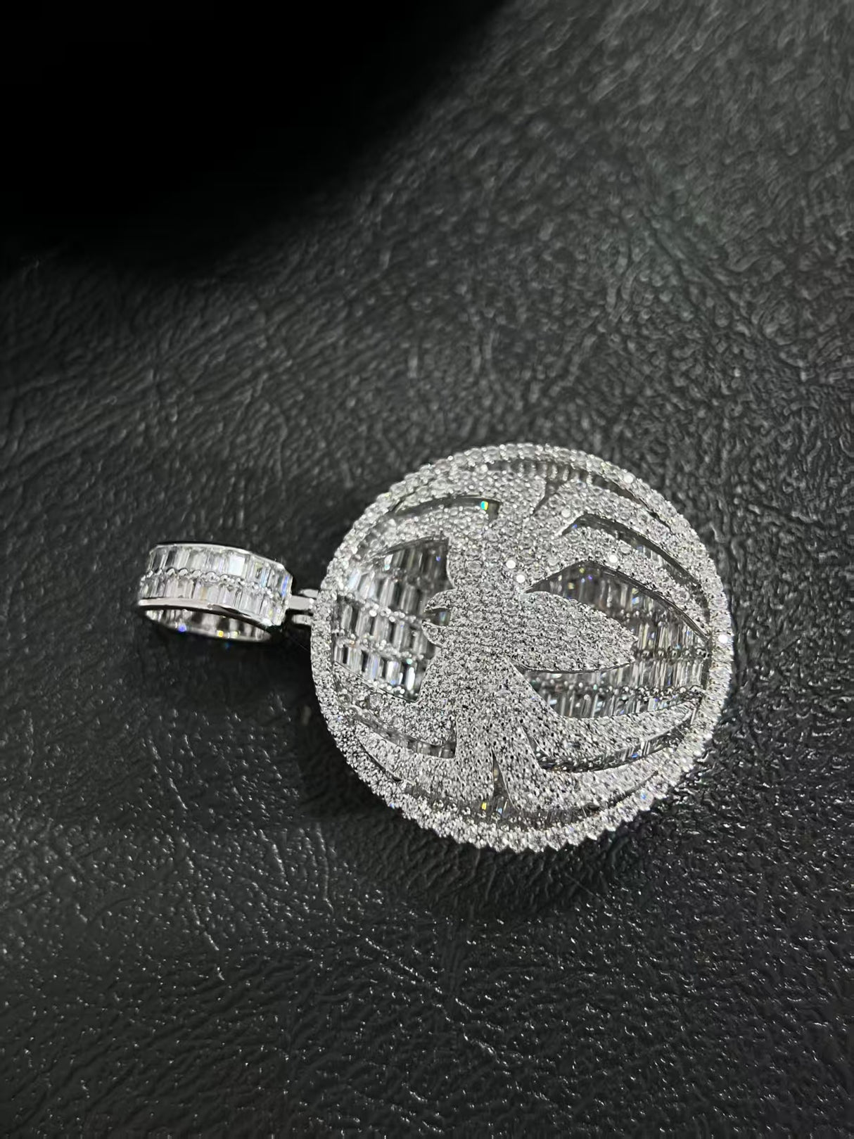 Spider Round Pendant