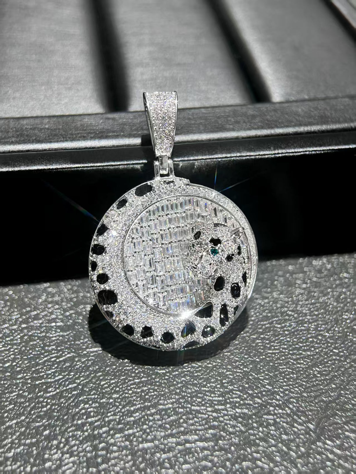 Leopard full Lab-Grown Diamond Round Pendant