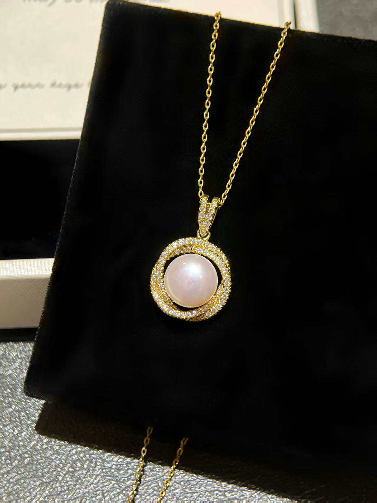 Shell Pearl Pendant Necklace