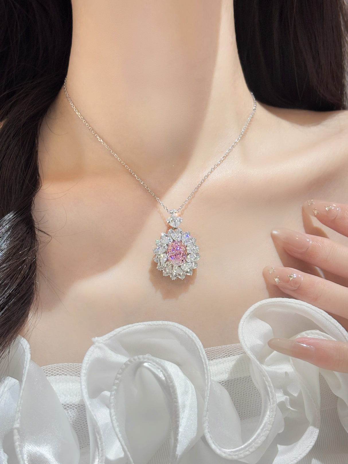 Brilliant high-end pink gemstone necklace
