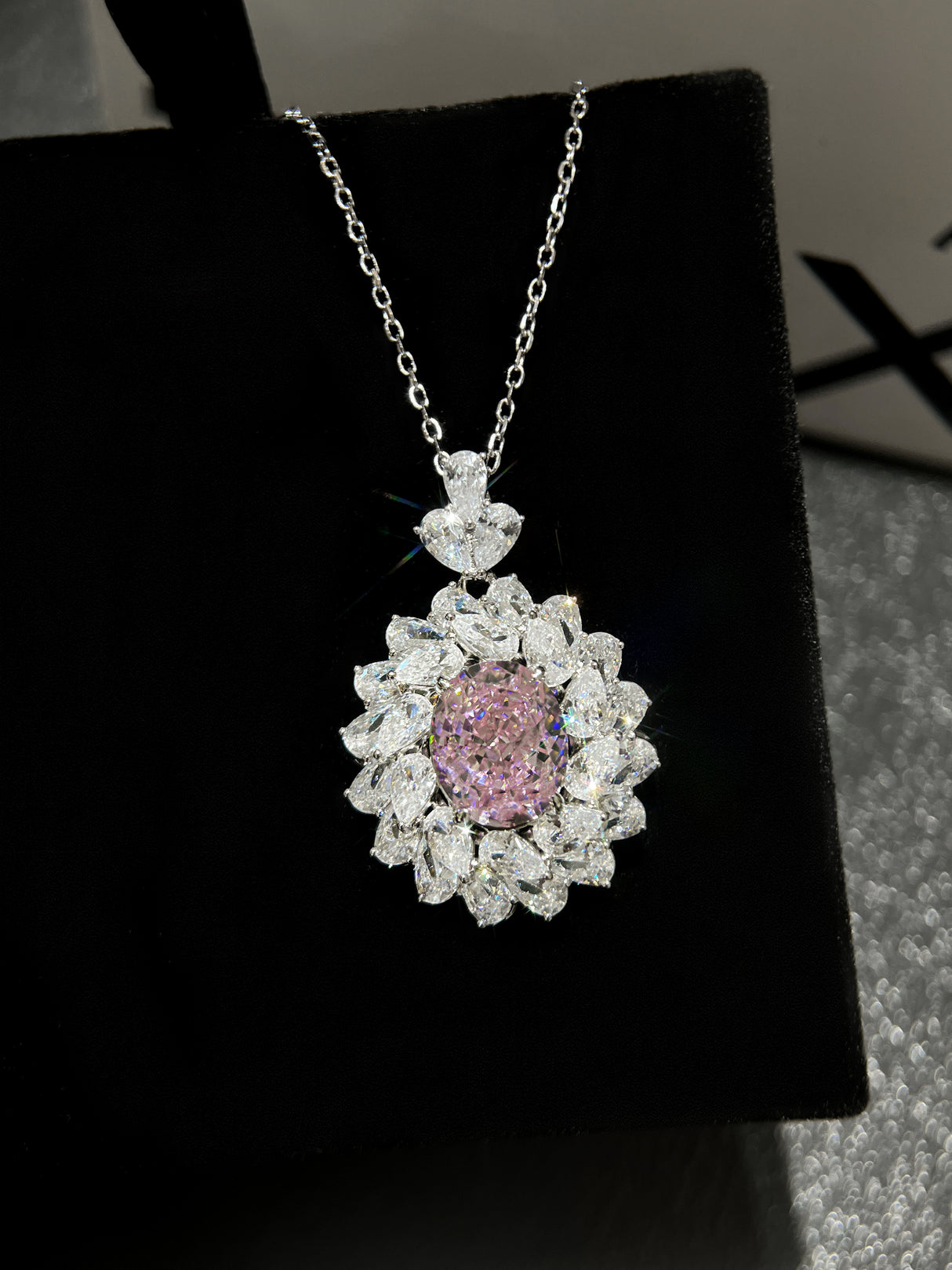 Brilliant high-end pink gemstone necklace