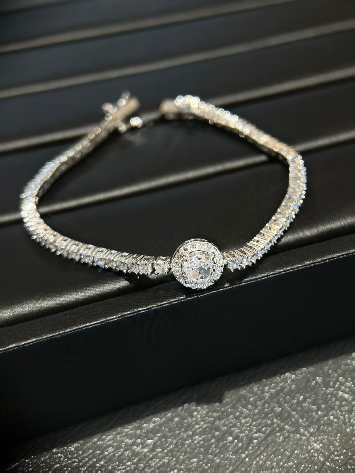 Shining Round Pendant Bracelet