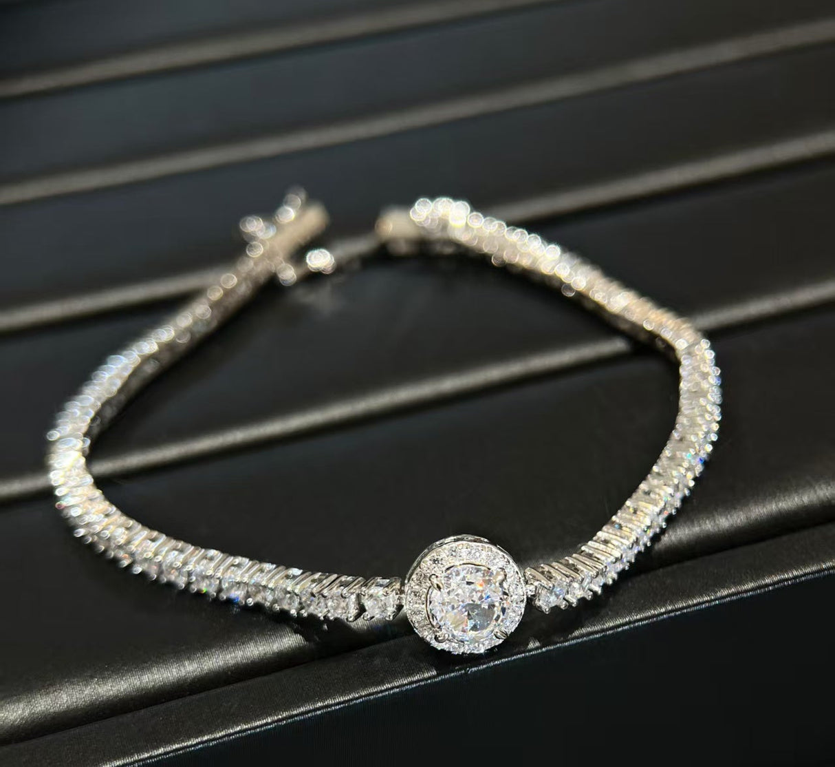 Shining Round Pendant Bracelet