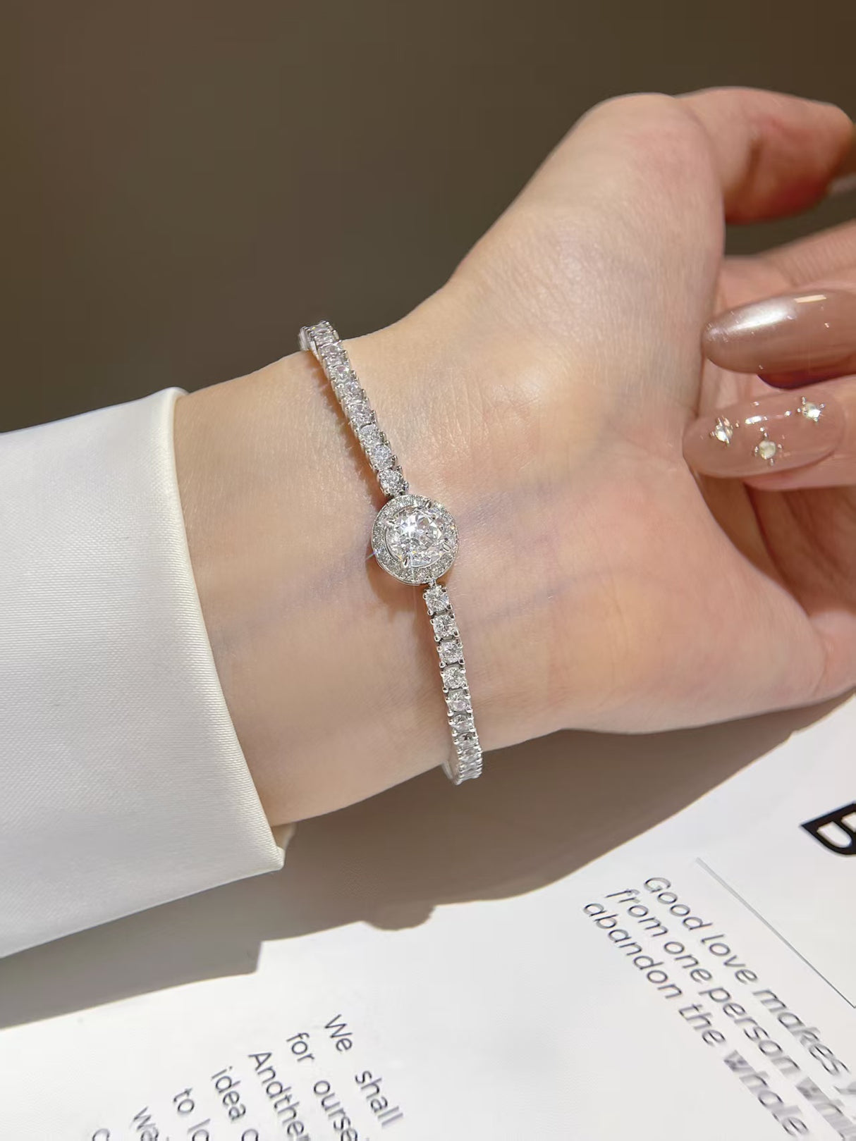 Shining Round Pendant Bracelet