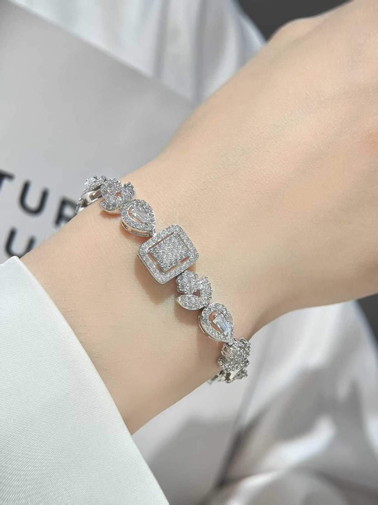 Light Luxury Bracelet