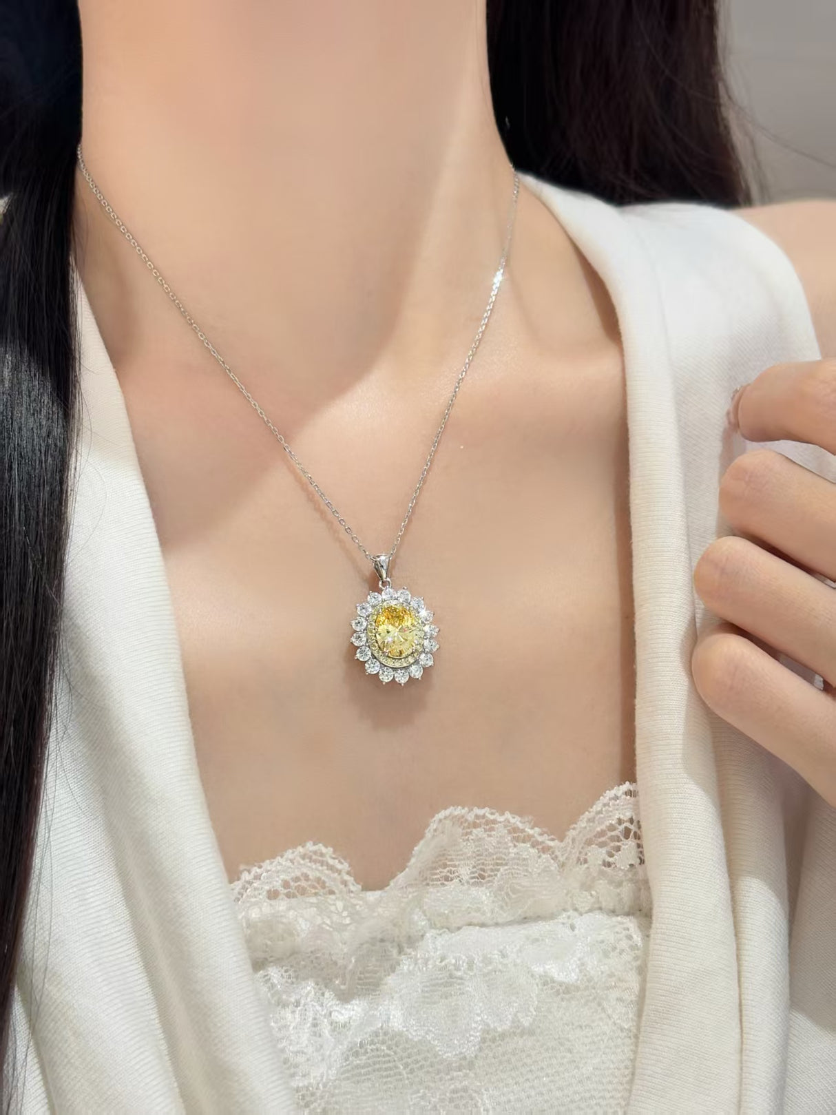 Vintage golden light musical note necklace