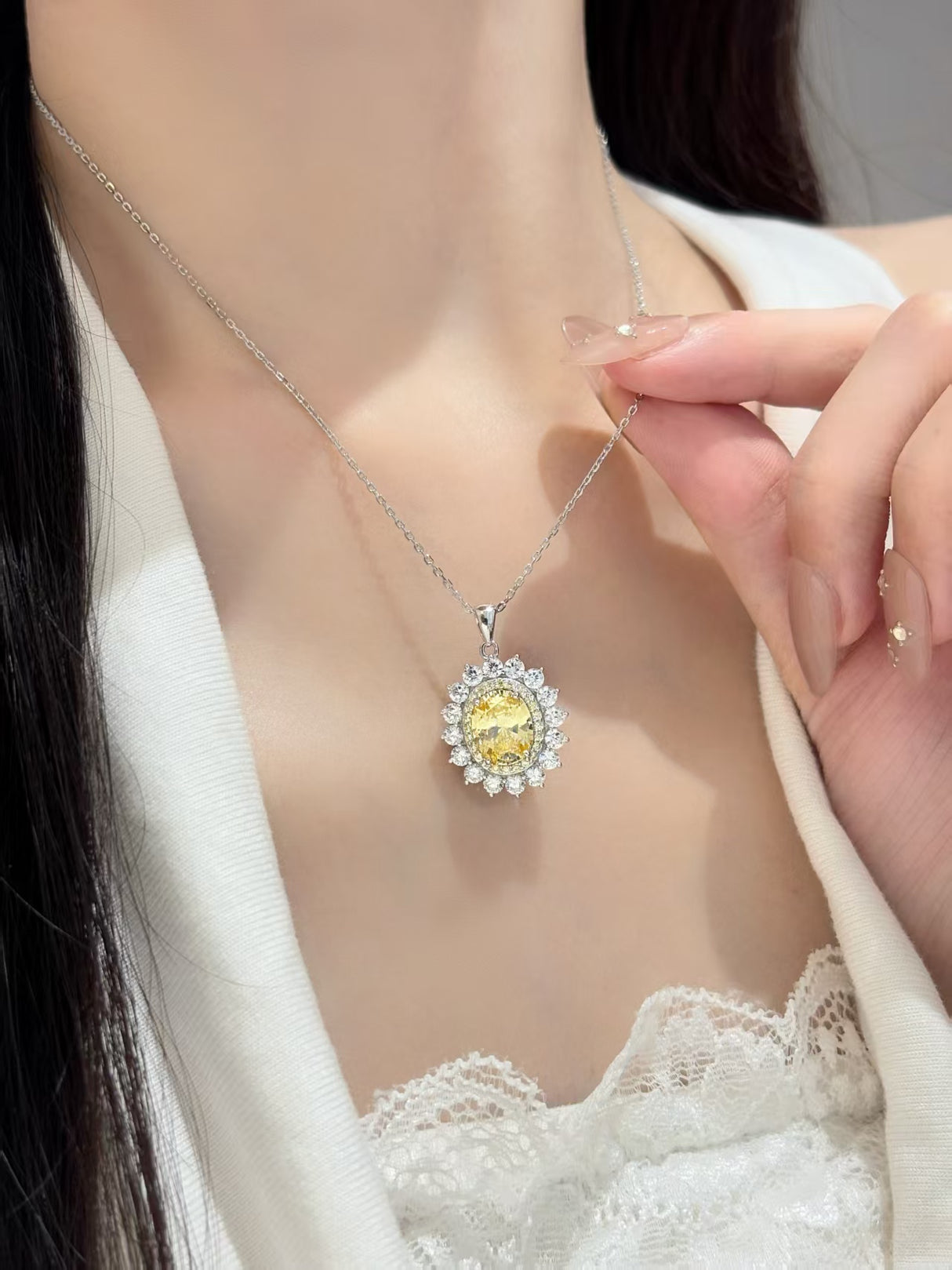 Vintage golden light musical note necklace